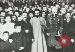Standbild russische Truppen Feuer auf Bauern Sankt Petersburg Russland, 1905, aus Sekunde 26 historischem Filmmaterial Videoclip 65675064323