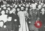 Standbild russische Truppen Feuer auf Bauern Sankt Petersburg Russland, 1905, aus Sekunde 27 historischem Filmmaterial Videoclip 65675064323