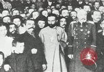 Standbild russische Truppen Feuer auf Bauern Sankt Petersburg Russland, 1905, aus Sekunde 28 historischem Filmmaterial Videoclip 65675064323