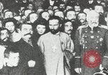 Standbild russische Truppen Feuer auf Bauern Sankt Petersburg Russland, 1905, aus Sekunde 30 historischem Filmmaterial Videoclip 65675064323