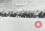 Standbild russische Truppen Feuer auf Bauern Sankt Petersburg Russland, 1905, aus Sekunde 36 historischem Filmmaterial Videoclip 65675064323