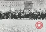 Standbild russische Truppen Feuer auf Bauern Sankt Petersburg Russland, 1905, aus Sekunde 46 historischem Filmmaterial Videoclip 65675064323
