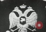Standbild russische Truppen Feuer auf Bauern Sankt Petersburg Russland, 1905, aus Sekunde 60 historischem Filmmaterial Videoclip 65675064323