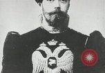 Standbild russische Truppen Feuer auf Bauern Sankt Petersburg Russland, 1905, aus Sekunde 61 historischem Filmmaterial Videoclip 65675064323