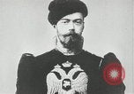 Standbild russische Truppen Feuer auf Bauern Sankt Petersburg Russland, 1905, aus Sekunde 62 historischem Filmmaterial Videoclip 65675064323