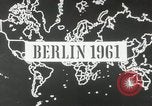 Immagine di Muro di Berlino in costruzione Berlino Germania, 1961, secondo 5 filmato di repertorio 65675064335