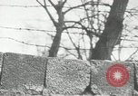 Immagine di Muro di Berlino in costruzione Berlino Germania, 1961, secondo 13 filmato di repertorio 65675064335