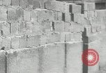Immagine di Muro di Berlino in costruzione Berlino Germania, 1961, secondo 21 filmato di repertorio 65675064335