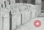 Immagine di Muro di Berlino in costruzione Berlino Germania, 1961, secondo 23 filmato di repertorio 65675064335