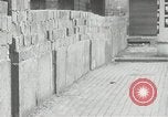 Immagine di Muro di Berlino in costruzione Berlino Germania, 1961, secondo 24 filmato di repertorio 65675064335