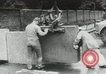 Immagine di Muro di Berlino in costruzione Berlino Germania, 1961, secondo 27 filmato di repertorio 65675064335
