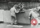 Immagine di Muro di Berlino in costruzione Berlino Germania, 1961, secondo 28 filmato di repertorio 65675064335