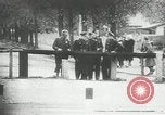 Immagine di Muro di Berlino in costruzione Berlino Germania, 1961, secondo 30 filmato di repertorio 65675064335