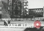Immagine di Muro di Berlino in costruzione Berlino Germania, 1961, secondo 38 filmato di repertorio 65675064335