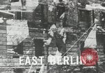 Immagine di Muro di Berlino in costruzione Berlino Germania, 1961, secondo 45 filmato di repertorio 65675064335