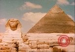 Standbild Sphinx guarding Khafre Pyramide Ägypten, 1951, aus Sekunde 7 historischem Filmmaterial Videoclip 65675064341