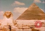 Standbild Sphinx guarding Khafre Pyramide Ägypten, 1951, aus Sekunde 8 historischem Filmmaterial Videoclip 65675064341