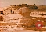 Standbild Sphinx guarding Khafre Pyramide Ägypten, 1951, aus Sekunde 22 historischem Filmmaterial Videoclip 65675064341