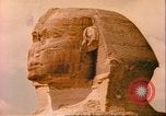 Standbild Sphinx guarding Khafre Pyramide Ägypten, 1951, aus Sekunde 40 historischem Filmmaterial Videoclip 65675064341
