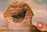 Standbild Sphinx guarding Khafre Pyramide Ägypten, 1951, aus Sekunde 41 historischem Filmmaterial Videoclip 65675064341