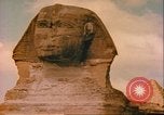 Standbild Sphinx guarding Khafre Pyramide Ägypten, 1951, aus Sekunde 42 historischem Filmmaterial Videoclip 65675064341
