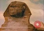 Standbild Sphinx guarding Khafre Pyramide Ägypten, 1951, aus Sekunde 43 historischem Filmmaterial Videoclip 65675064341