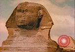 Standbild Sphinx guarding Khafre Pyramide Ägypten, 1951, aus Sekunde 44 historischem Filmmaterial Videoclip 65675064341
