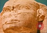 Standbild Sphinx guarding Khafre Pyramide Ägypten, 1951, aus Sekunde 48 historischem Filmmaterial Videoclip 65675064341