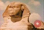 Standbild Sphinx guarding Khafre Pyramide Ägypten, 1951, aus Sekunde 51 historischem Filmmaterial Videoclip 65675064341