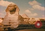 Standbild Sphinx guarding Khafre Pyramide Ägypten, 1951, aus Sekunde 55 historischem Filmmaterial Videoclip 65675064341