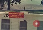 Standbild Marihuana Erkennung Hunde San Diego California USA, 1975, aus Sekunde 17 historischem Filmmaterial Videoclip 65675064377
