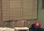 Standbild Marihuana Erkennung Hunde San Diego California USA, 1975, aus Sekunde 32 historischem Filmmaterial Videoclip 65675064377