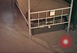 Standbild Marihuana Erkennung Hunde San Diego California USA, 1975, aus Sekunde 43 historischem Filmmaterial Videoclip 65675064377