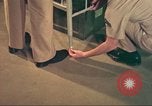 Standbild Marihuana Erkennung Hunde San Diego California USA, 1975, aus Sekunde 53 historischem Filmmaterial Videoclip 65675064377