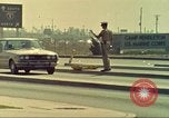 Image la détection de la marijuana chien San Diego California USA, 1975, de la seconde 8 séquences d'archives historiques vidéo 65675064378