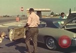 Image la détection de la marijuana chien San Diego California USA, 1975, de la seconde 40 séquences d'archives historiques vidéo 65675064378