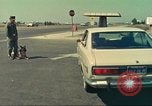 Image la détection de la marijuana chien San Diego California USA, 1975, de la seconde 4 séquences d'archives historiques vidéo 65675064379