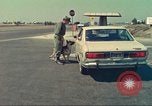 Image la détection de la marijuana chien San Diego California USA, 1975, de la seconde 8 séquences d'archives historiques vidéo 65675064379