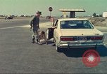 Image la détection de la marijuana chien San Diego California USA, 1975, de la seconde 12 séquences d'archives historiques vidéo 65675064379