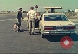 Image la détection de la marijuana chien San Diego California USA, 1975, de la seconde 15 séquences d'archives historiques vidéo 65675064379
