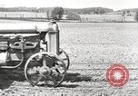 Standbild Fordson Schlepper United States USA, 1924, aus Sekunde 61 historischem Filmmaterial Videoclip 65675064409