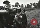 Standbild Fordson Schlepper United States USA, 1924, aus Sekunde 27 historischem Filmmaterial Videoclip 65675064411