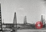 Standbild Ölindustrie United States USA, 1920, aus Sekunde 10 historischem Filmmaterial Videoclip 65675064491