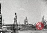 Standbild Ölindustrie United States USA, 1920, aus Sekunde 12 historischem Filmmaterial Videoclip 65675064491