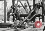 Standbild Ölindustrie United States USA, 1920, aus Sekunde 30 historischem Filmmaterial Videoclip 65675064491