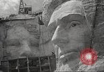 Standbild Mount Rushmore National Memorial South Dakota United States USA, 1939, aus Sekunde 13 historischem Filmmaterial Videoclip 65675064529