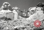 Standbild Mount Rushmore National Memorial South Dakota United States USA, 1939, aus Sekunde 15 historischem Filmmaterial Videoclip 65675064529