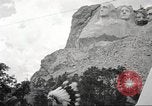 Standbild Mount Rushmore National Memorial South Dakota United States USA, 1939, aus Sekunde 28 historischem Filmmaterial Videoclip 65675064529