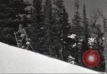 Standbild Skiausrüstung United States USA, 1942, aus Sekunde 6 historischem Filmmaterial Videoclip 65675064555