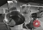 Standbild Skiausrüstung United States USA, 1942, aus Sekunde 32 historischem Filmmaterial Videoclip 65675064555